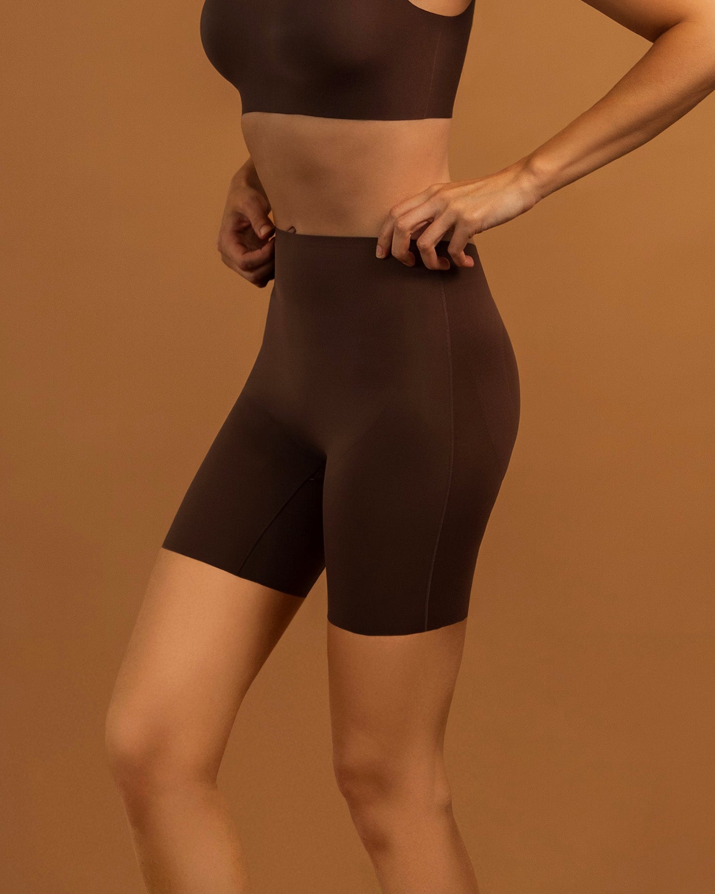 LAYER ZERO SEAMLESS SHAPING NYLON SHORT