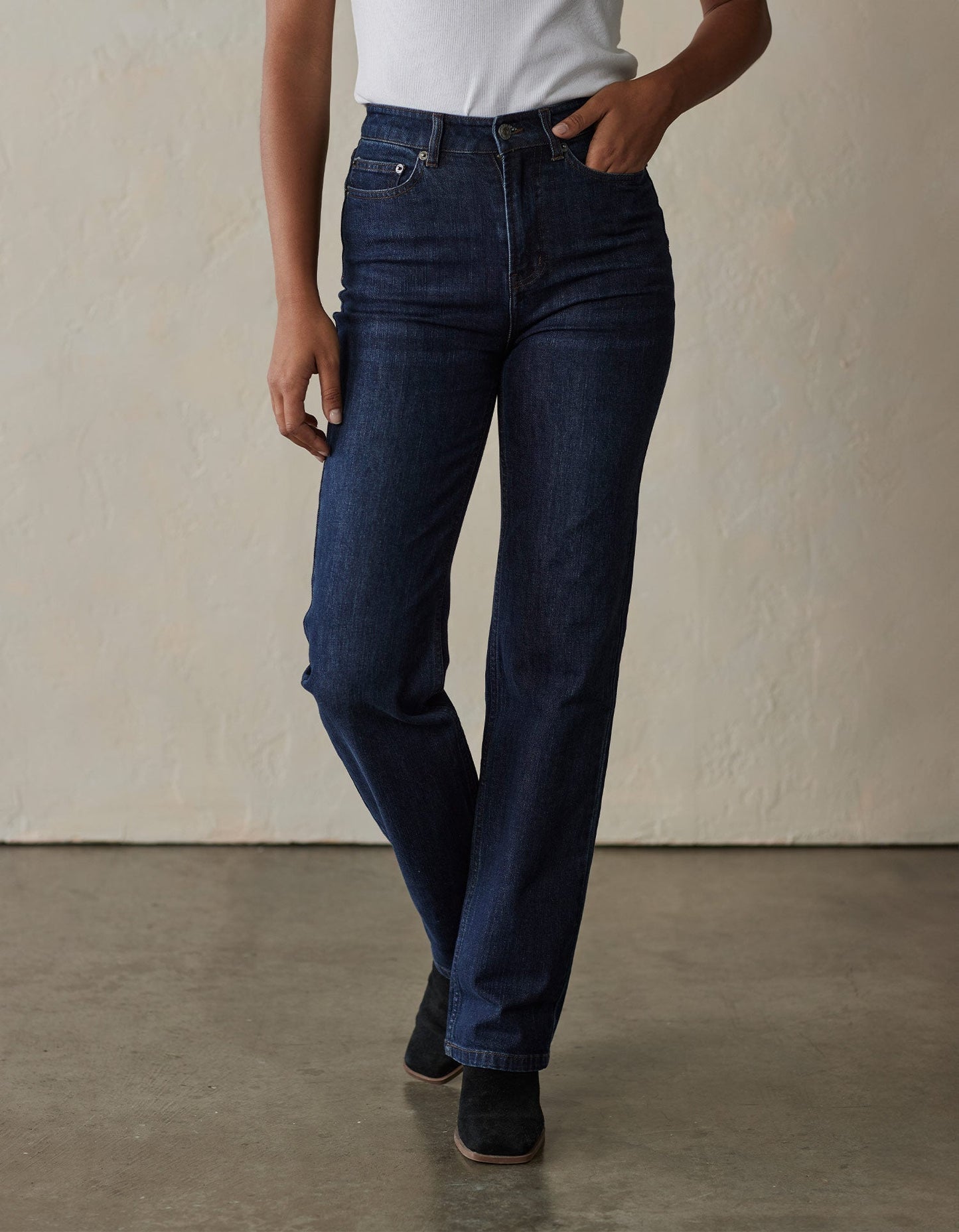 Hi-Rise Straight Jean in Dark Wash