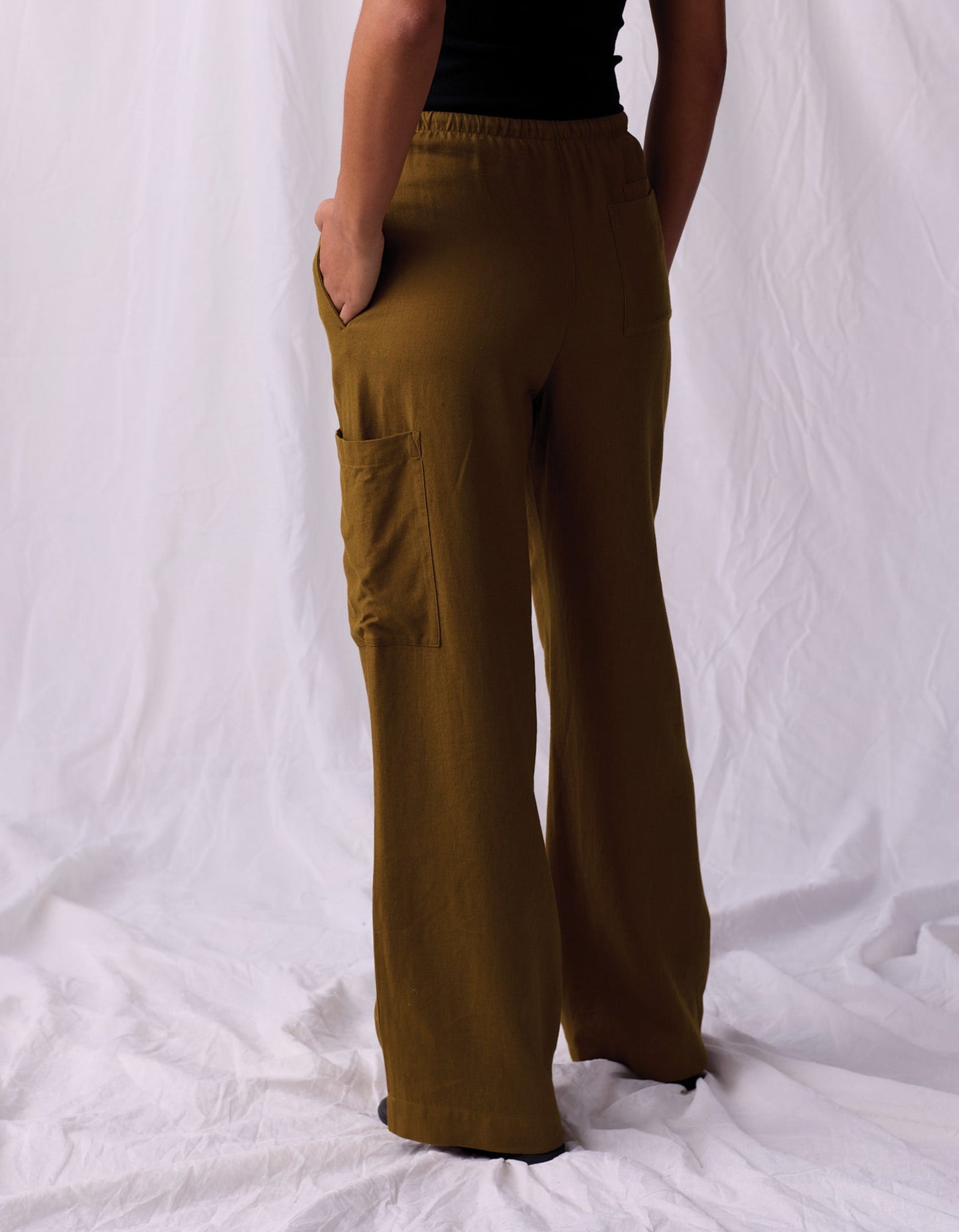 Leukos Linen-Blend Drawcord Pant in Tobacco