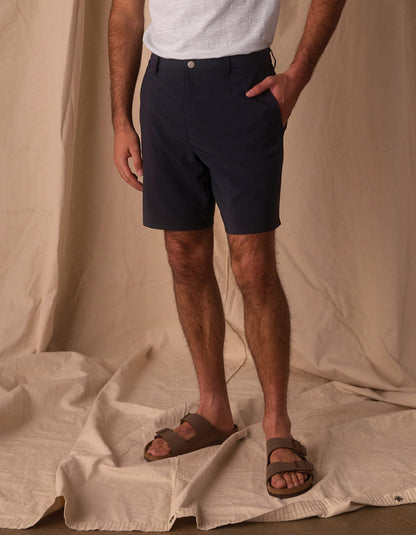 Everyday Hybrid Short in Navy