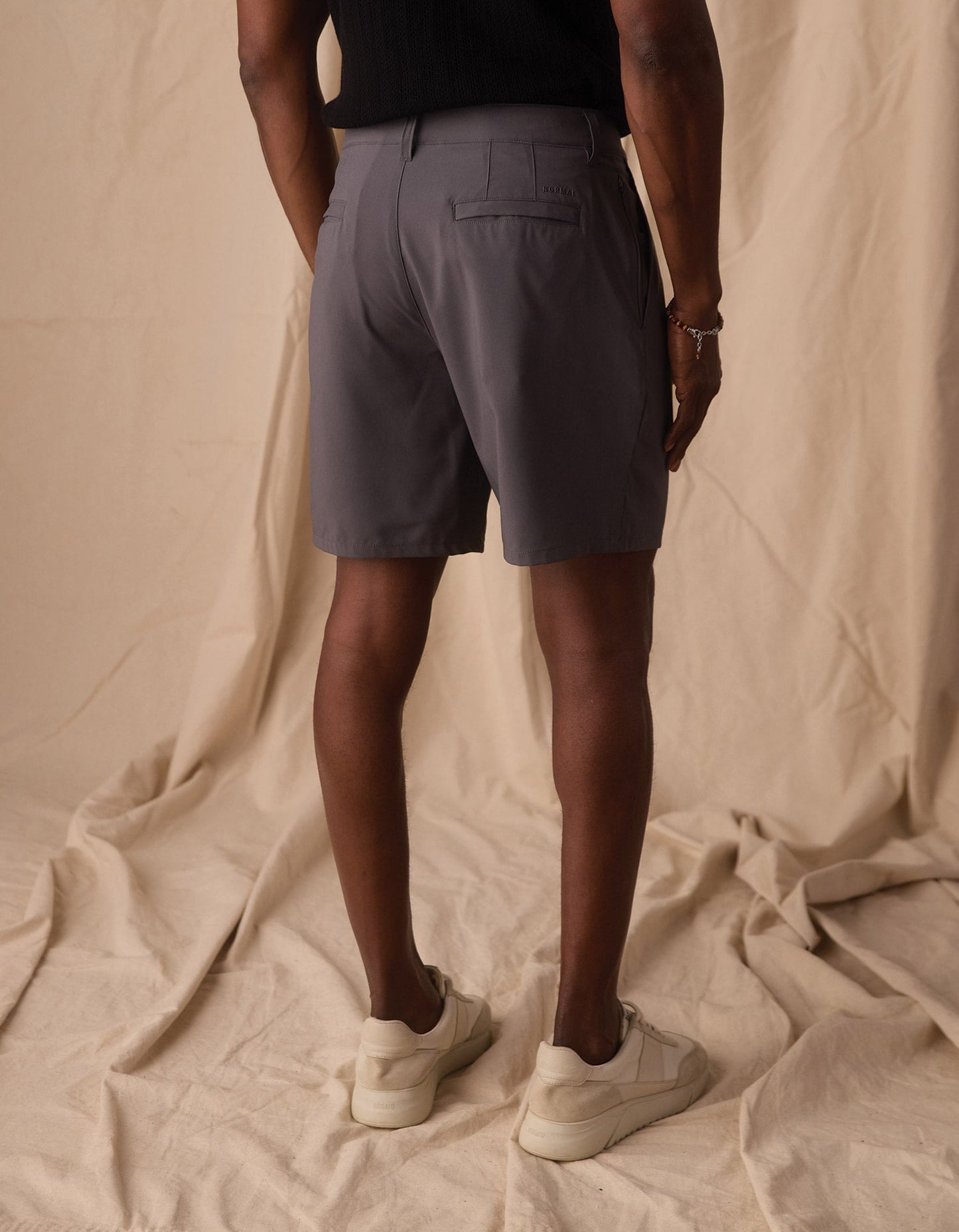 Everyday Hybrid Short in Steel