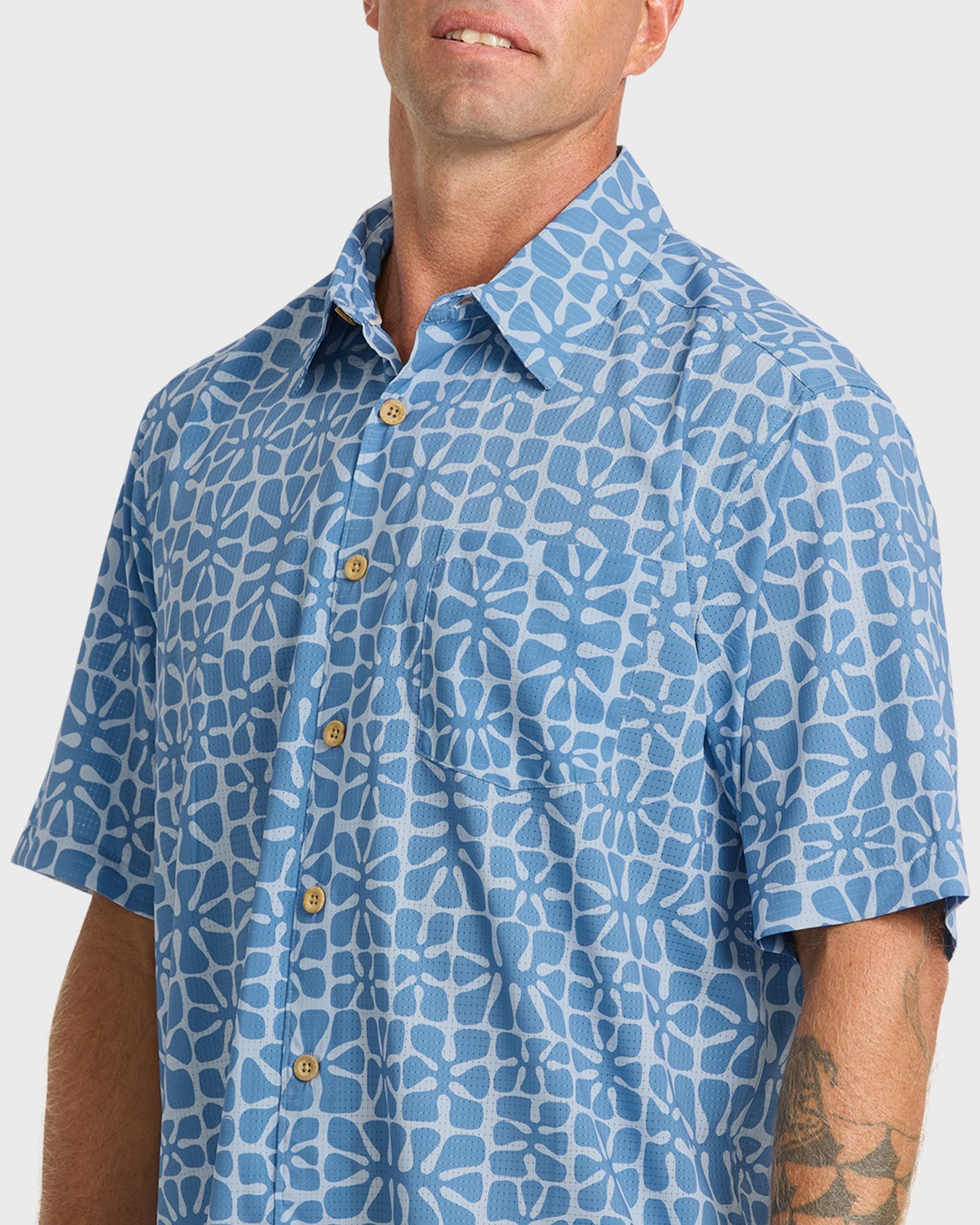 Waterman Coral Sea Performance Short Sleeve Shirt - Skyway