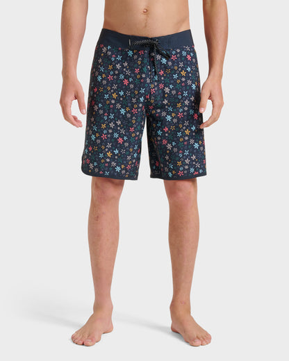 Surfsilk Scallop Ditsy 19" Boardshorts - Black