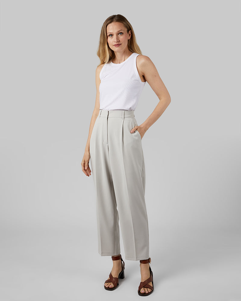 WOMEN'S FEATHERWEIGHT WOVEN ANKLE PANT