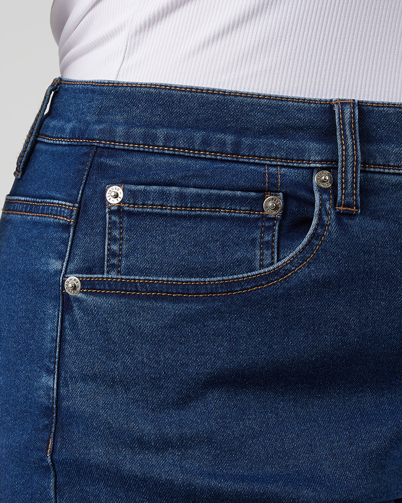 WOMEN'S STRETCH COMFORT JEAN 5-INCH SHORT