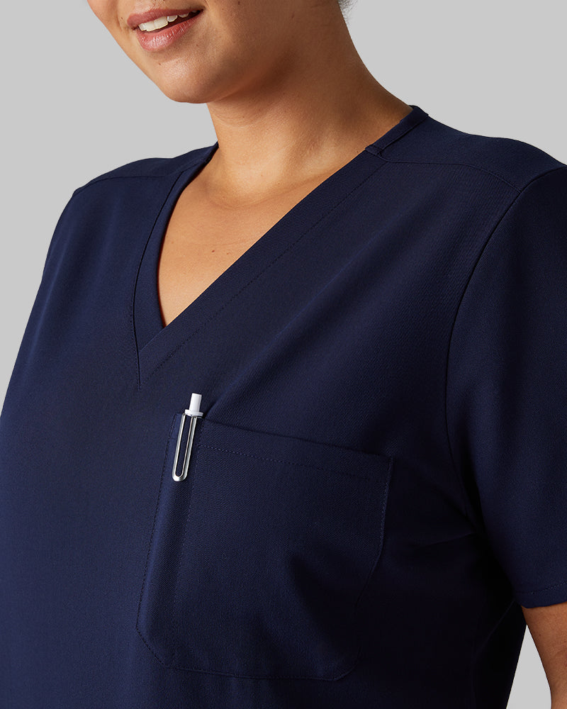 WOMEN'S CHEST POCKET V-NECK SCRUB TOP