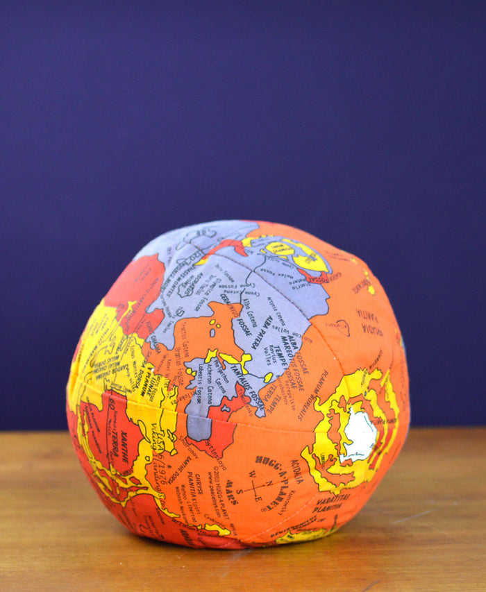 Hugg A Planet Mars ( PRE-ORDER)